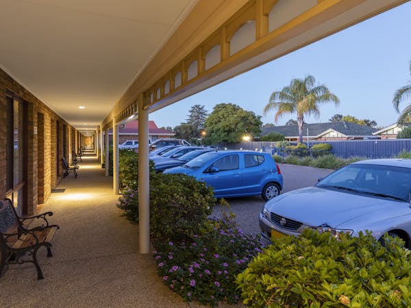 Rooms Entrance & Parking