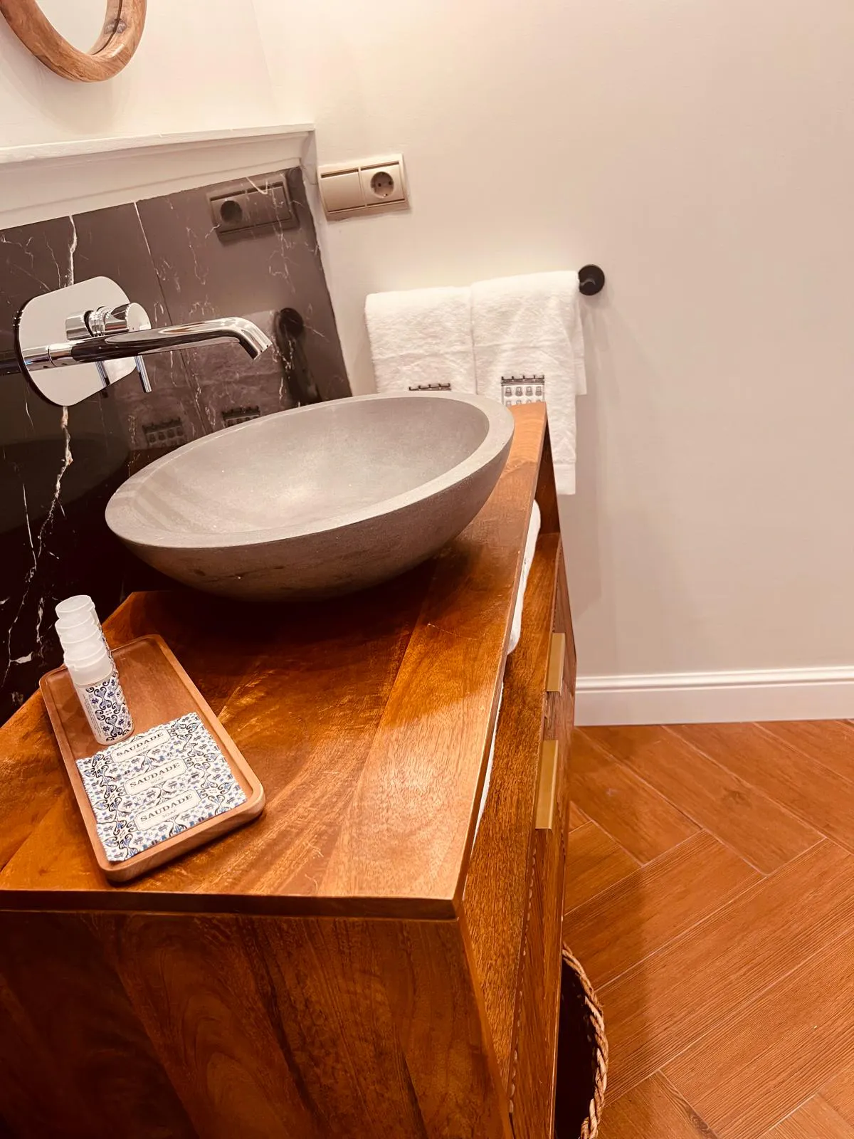 DAMA