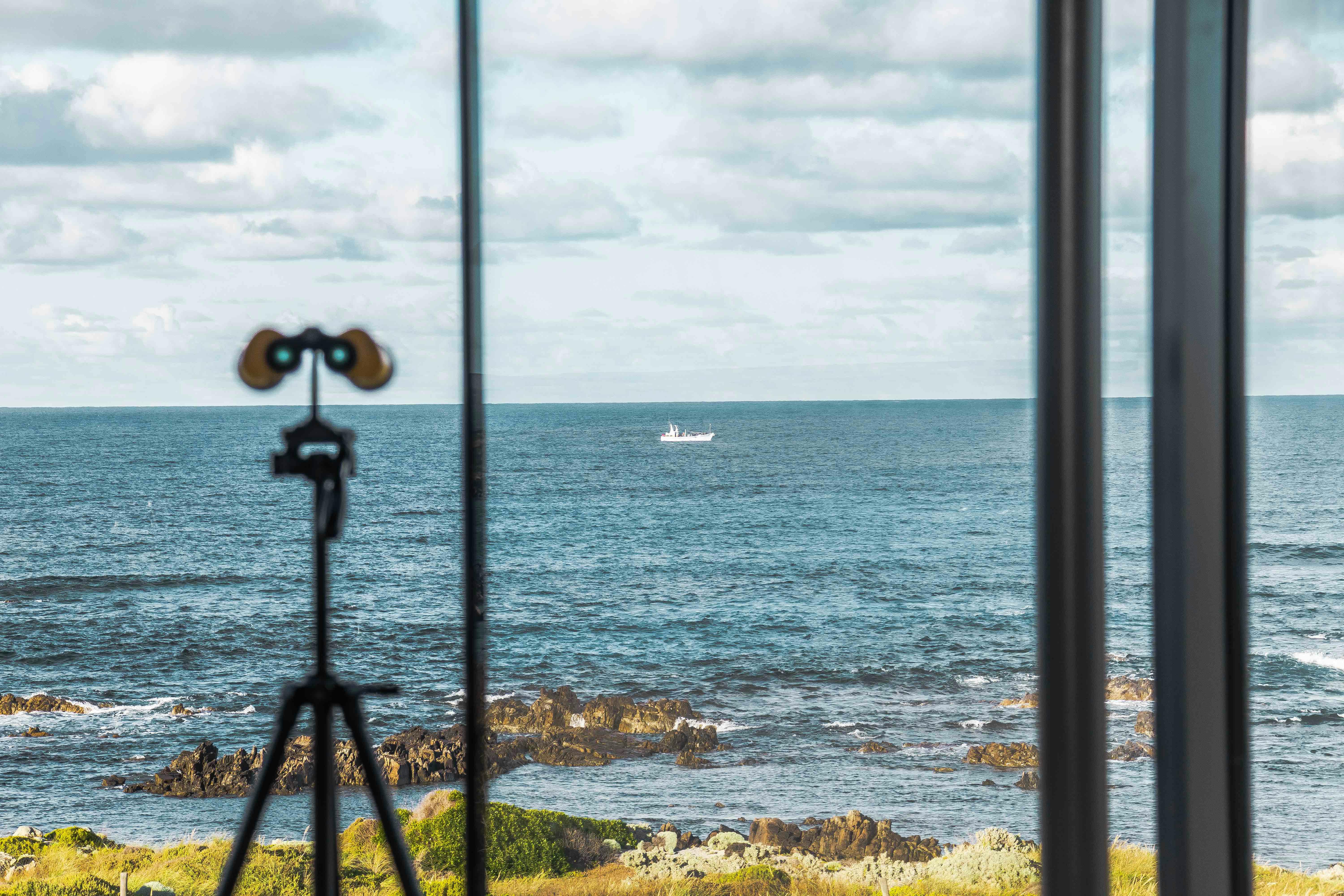 Ettrick Rocks King Island luxury escape fishing boats