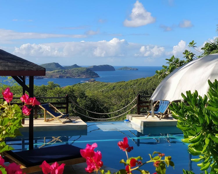 Spectacular Rental Villa with Pool, Views overlooking Grenadines