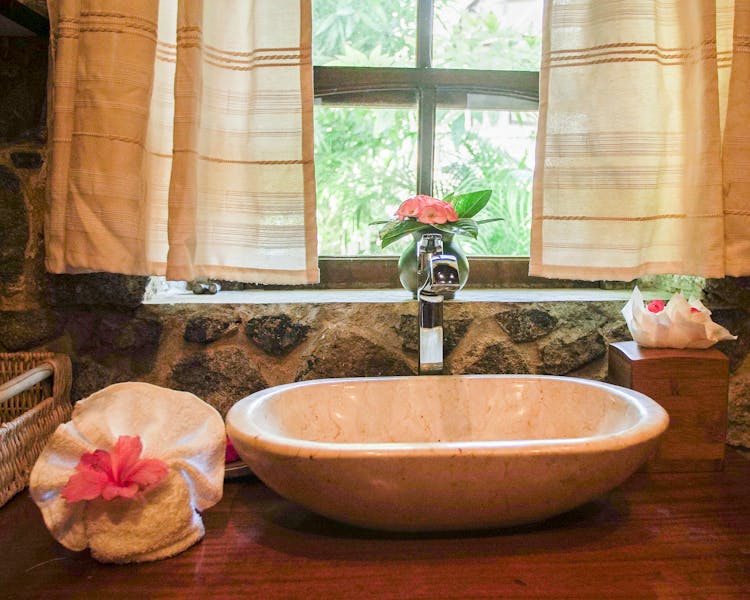 Rental Villa Bathrooms and Amenities, Saint Vincent and the Grenadines