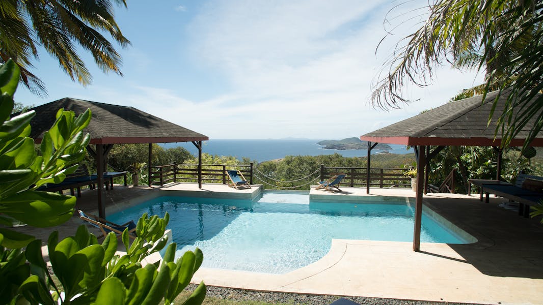 Pool, sun and sea, rental villa