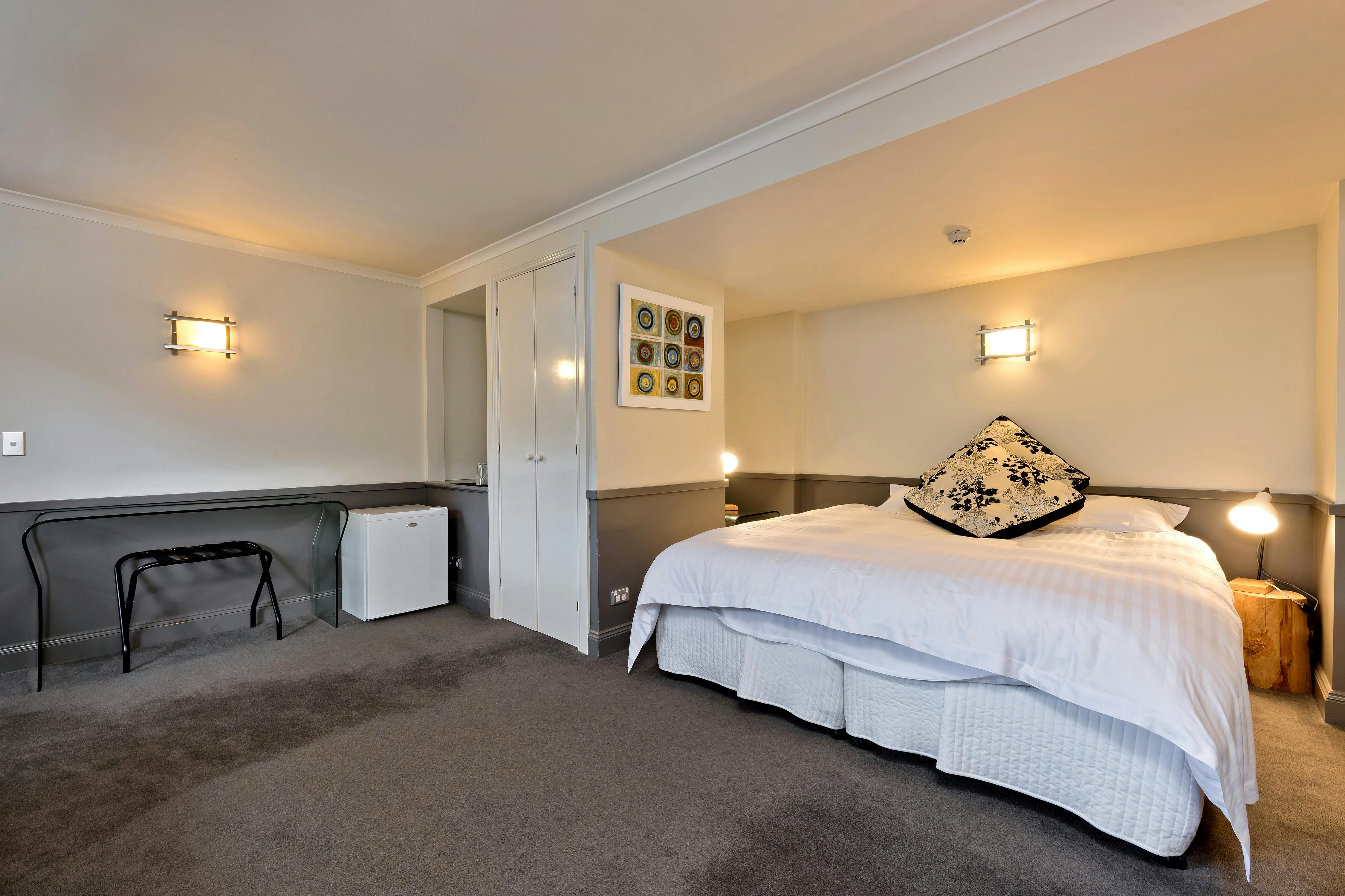 Deluxe Family Room 3 - Single or double configuration plus a queen sofa bed