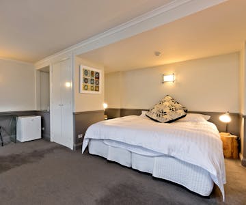 Deluxe Family Room 3 - Single or double configuration plus a queen sofa bed