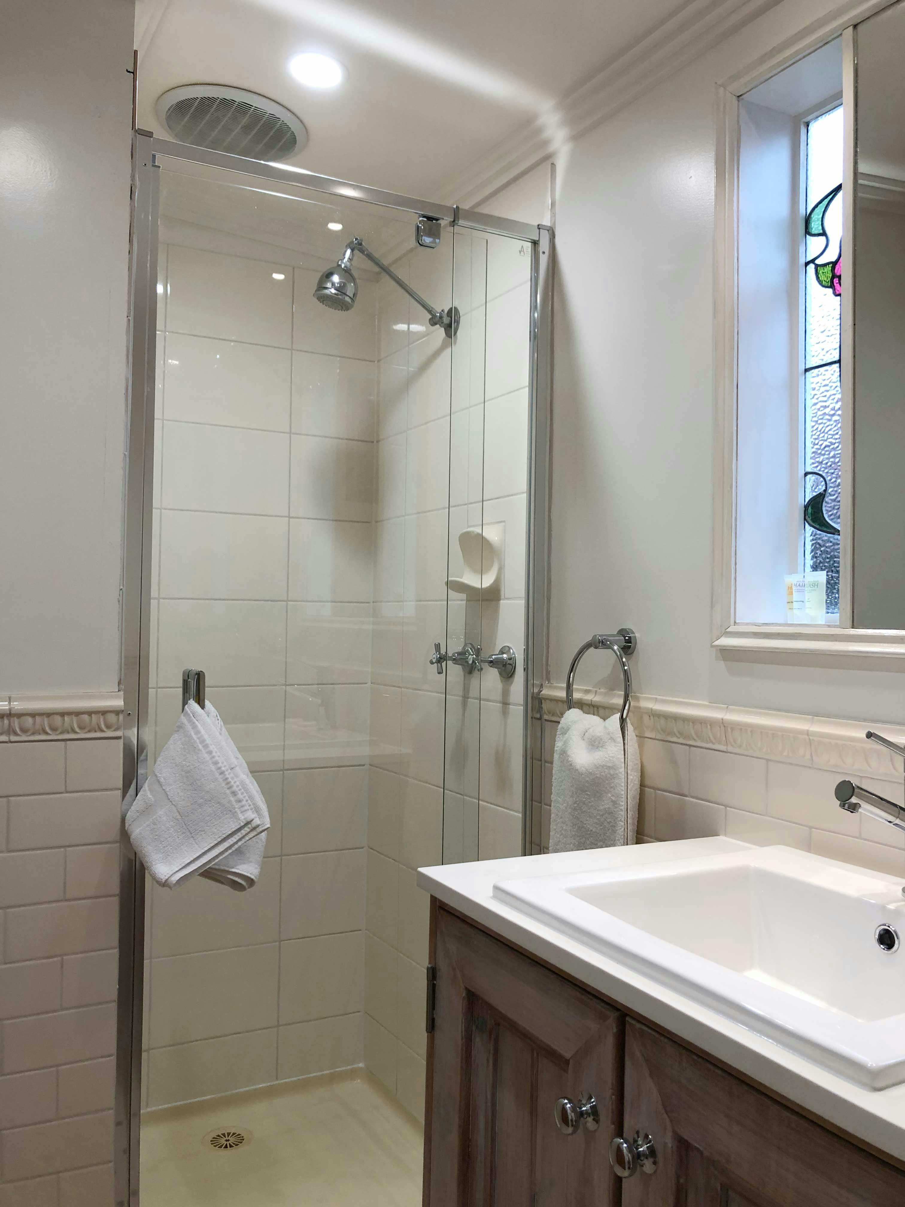 Milk Separator room - Bathroom. Bon Accord B&B, Sale, Gippsland.