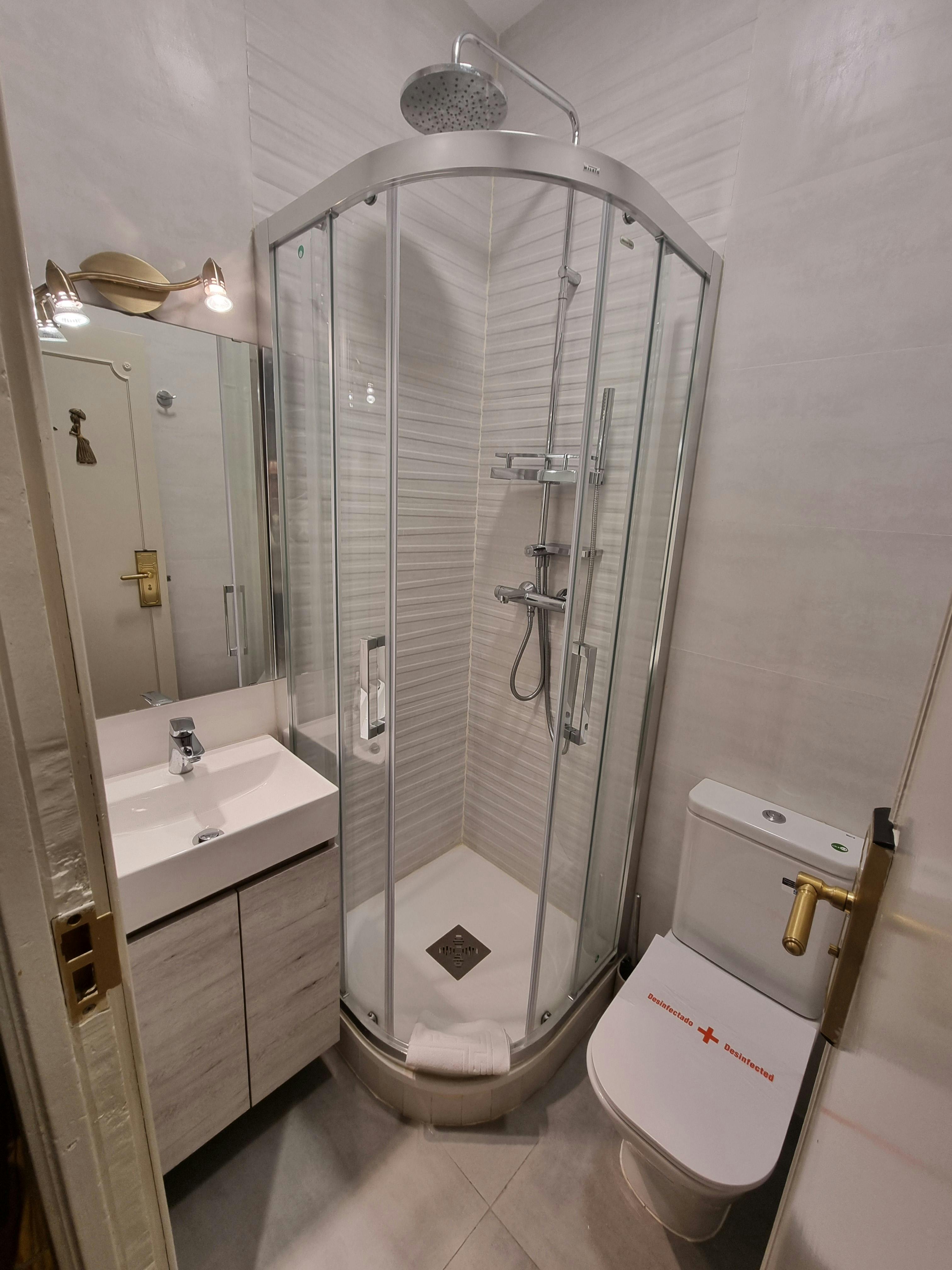 Baño compartido para individual sin baño