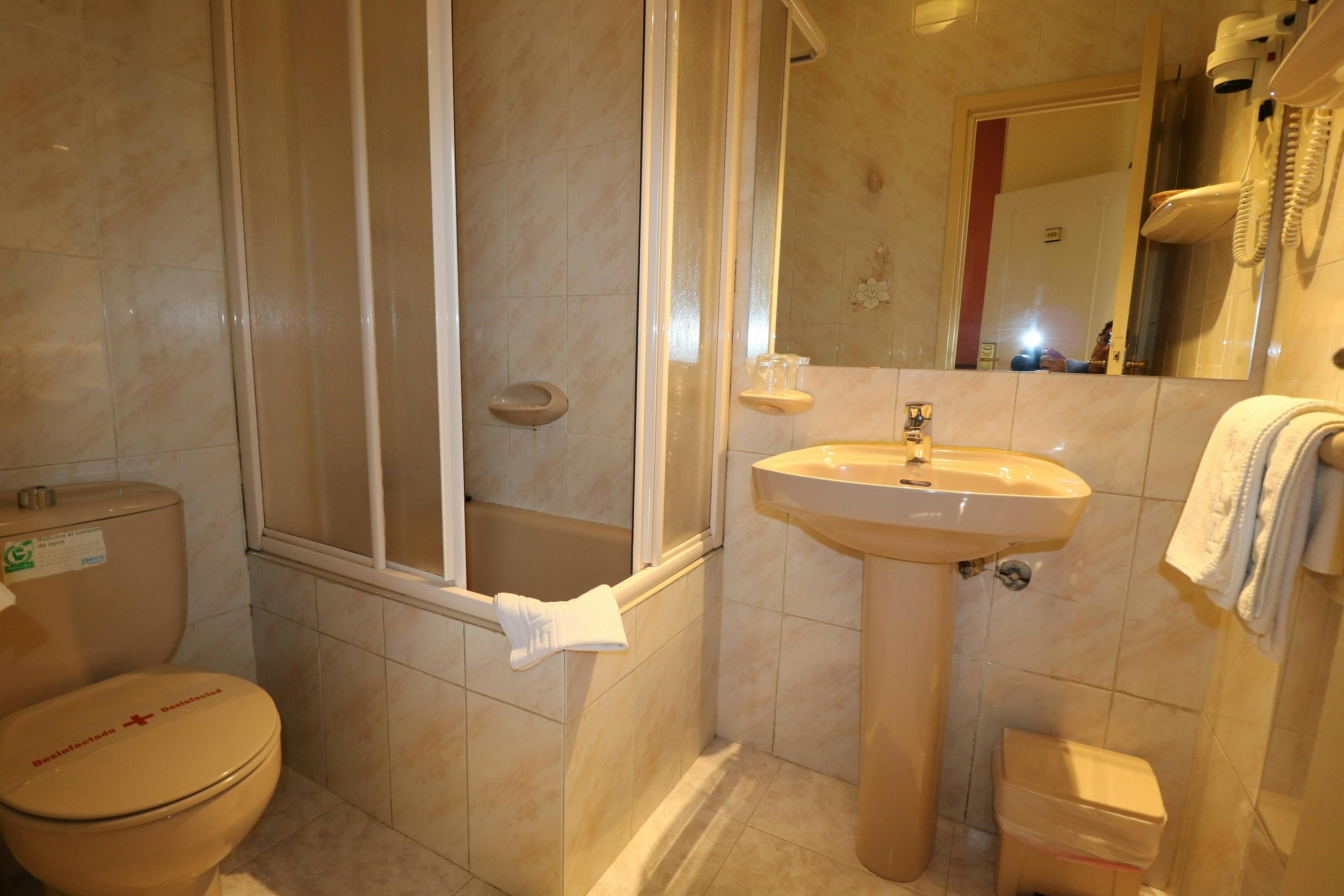 Triple Standard - baño