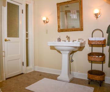 Bathroom in the Rapunzel Suite.