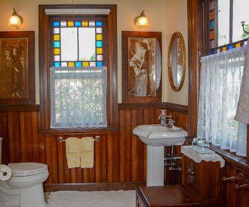 Garden Room bathroom.