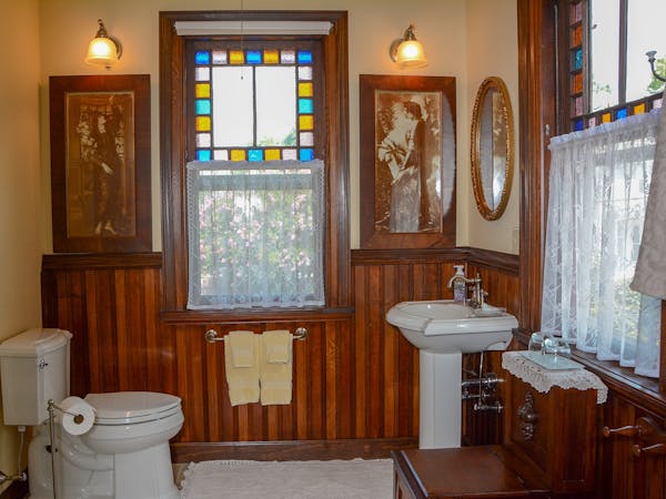 Garden Room bathroom.