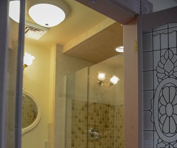 Bathroom in the Birds Nest Suite.