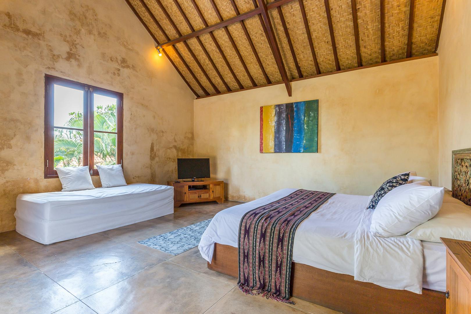 Second floor Bedroom with Queen Bed
