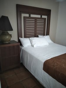 Triple pool close room