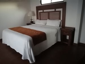 House 1 Room 2nd floor 1 king