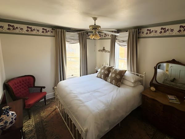 Candace Wheeler Room at Avery House in Galena