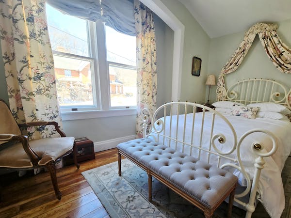 Elsie de Wolfe Room at Avery House in Galena