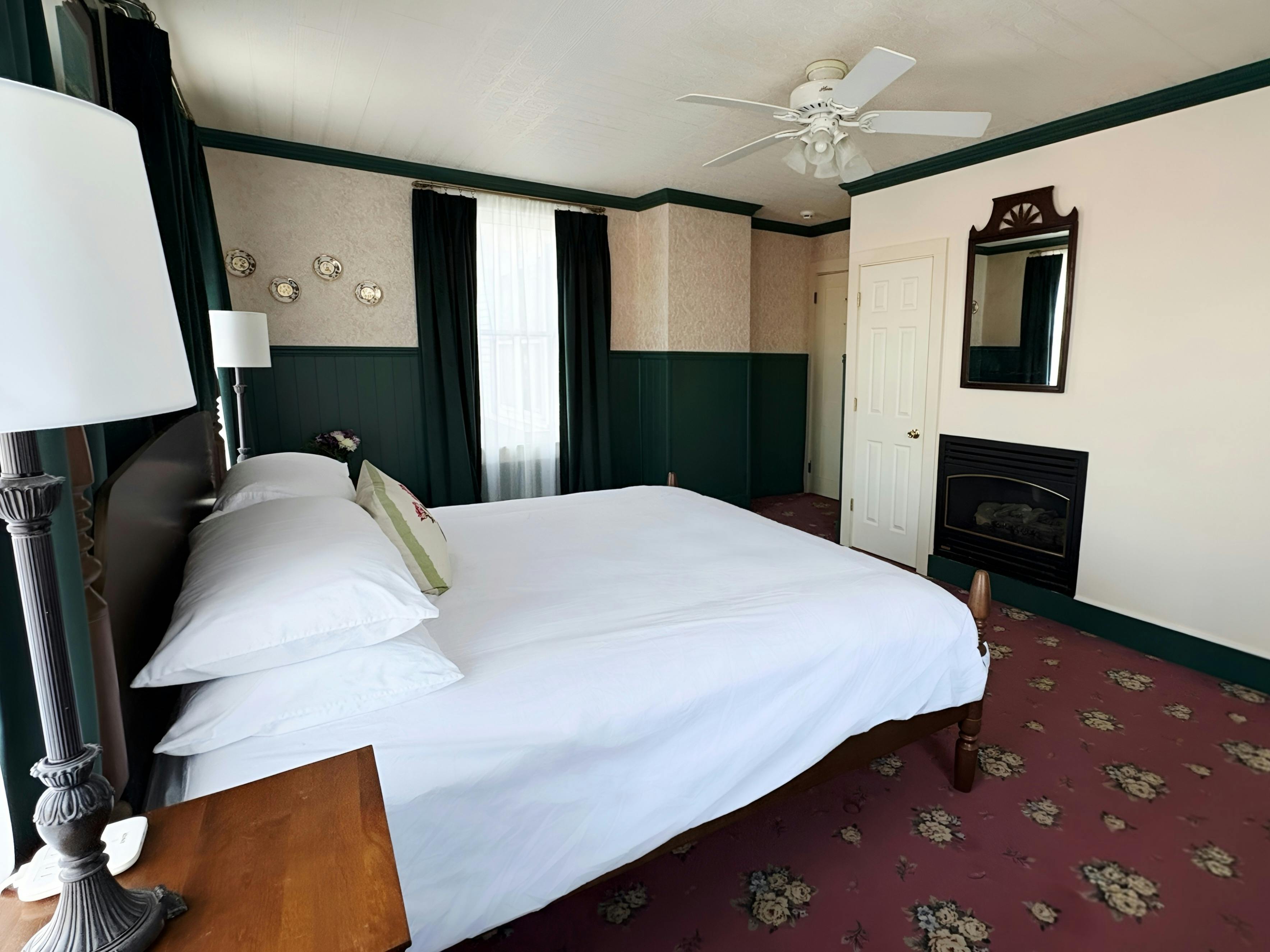 Maj. George Avery Room at Avery House in Galena