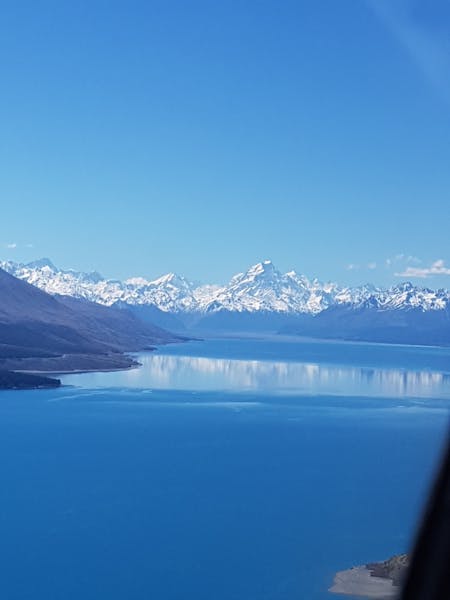 6 km to the north is Lake Pukaki with Aoraki/Mt Cook at the top of the lake. A 45 minute drive