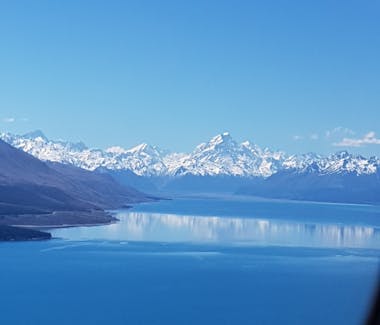 6 km to the north is Lake Pukaki with Aoraki/Mt Cook at the top of the lake. A 45 minute drive