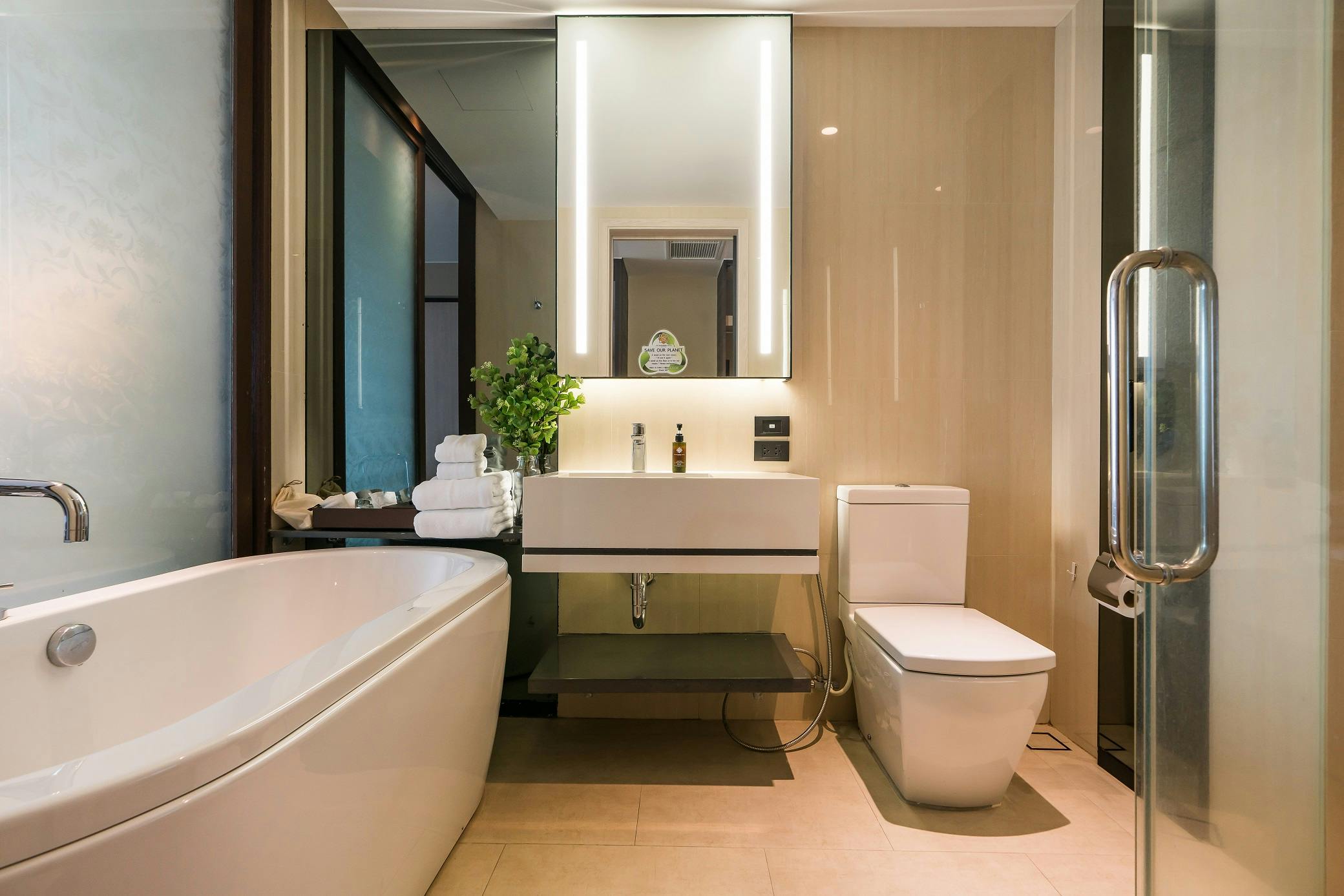 Deluxe Double Bathroom