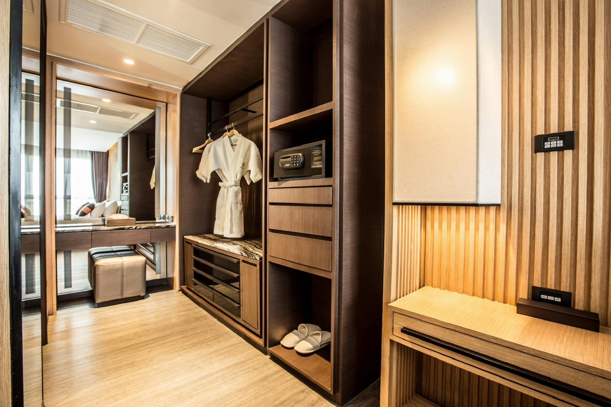 Deluxe Suite walk-in closet