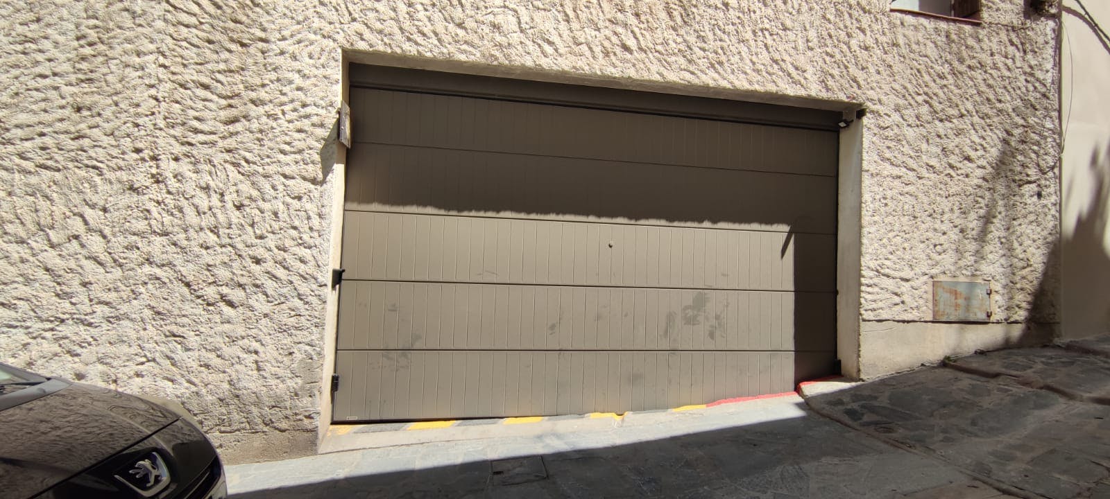 Porte de garage du 7 rue Camille Desmoulins