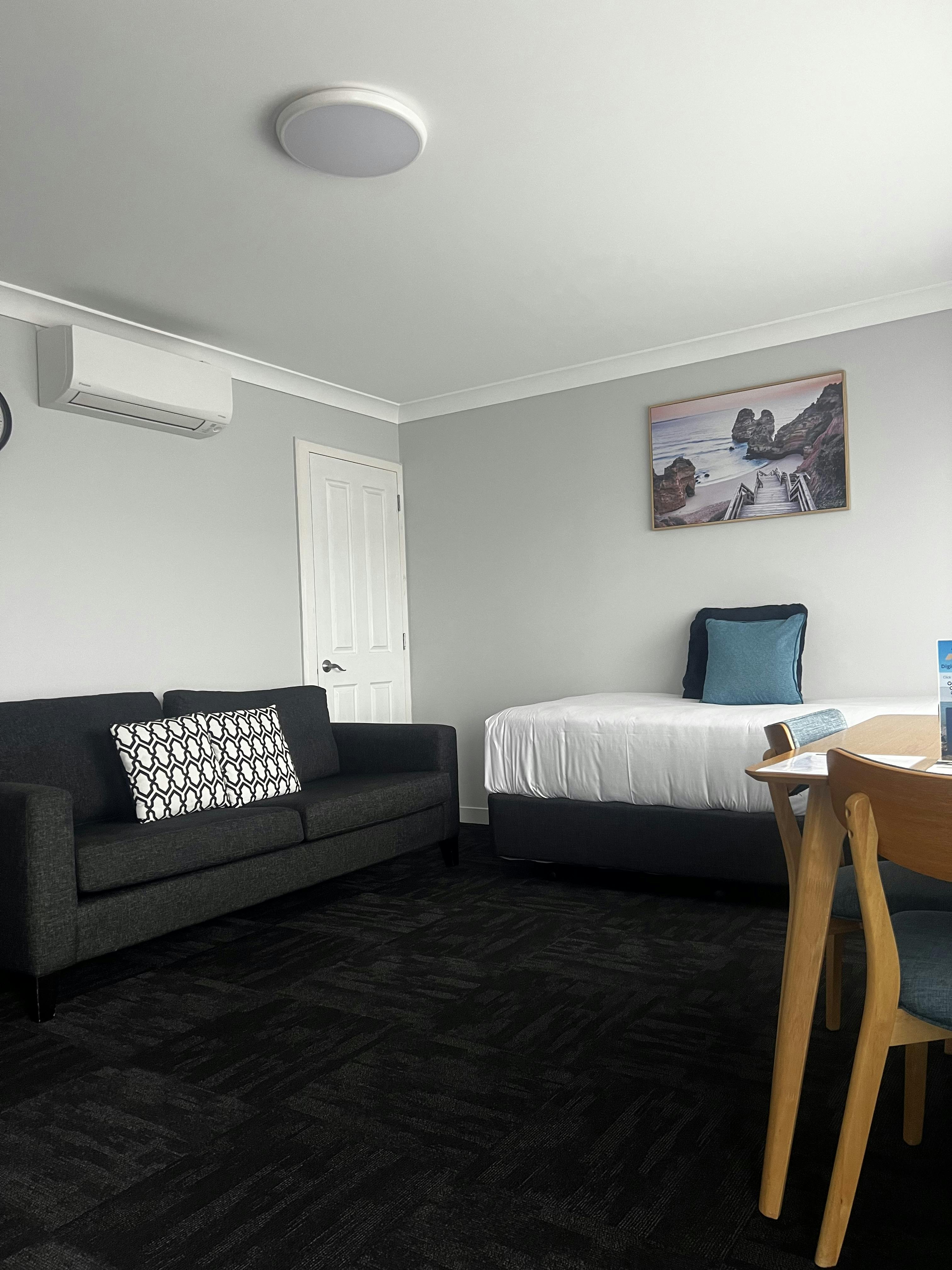 Executive Room, Lounge/dining, and full sized single bed