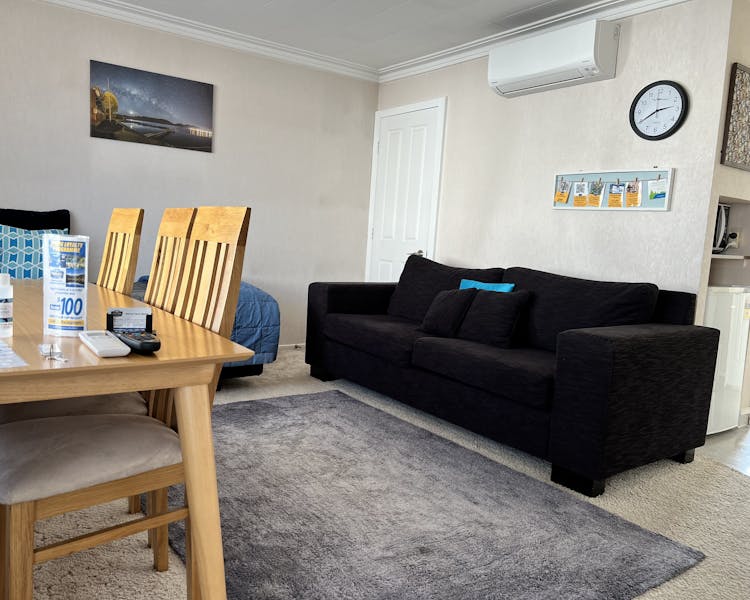 Room 5, Surrey Court