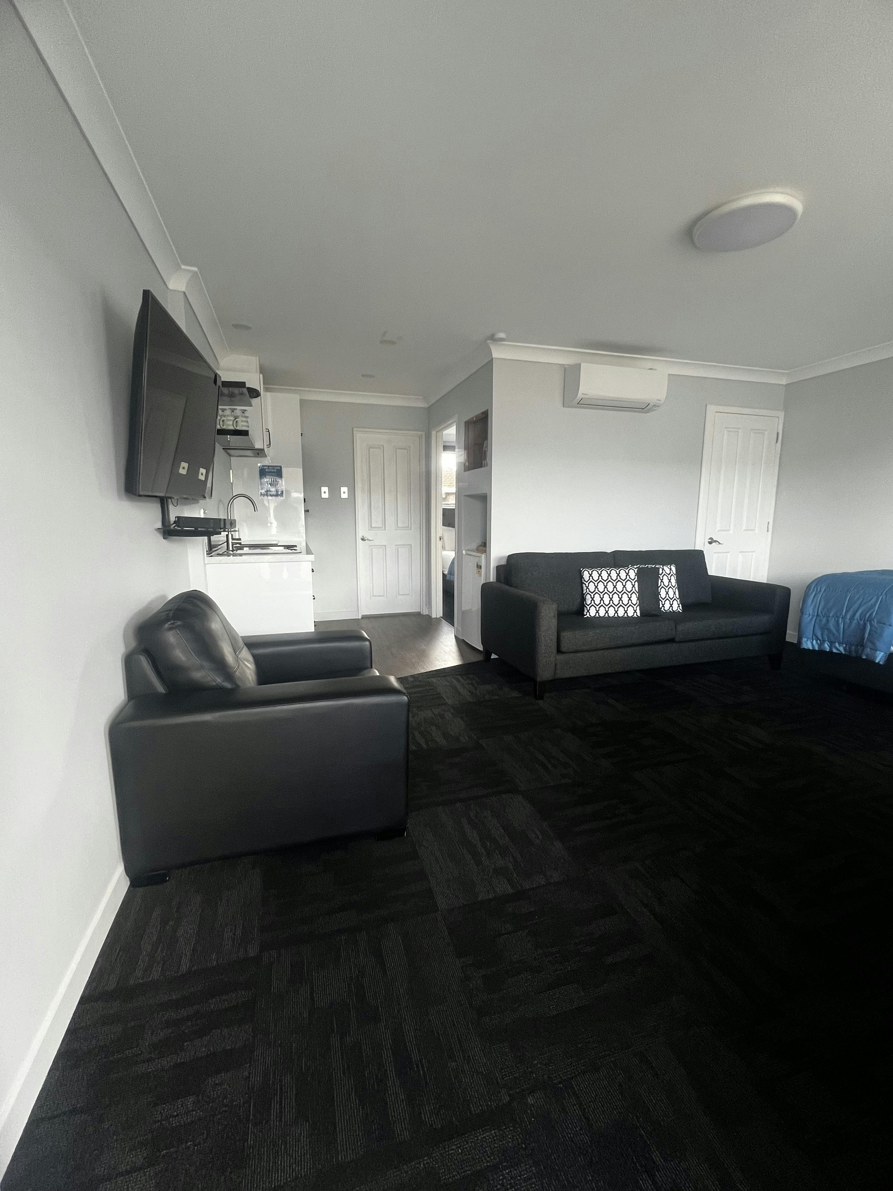 Executive Room lounge / kitchen