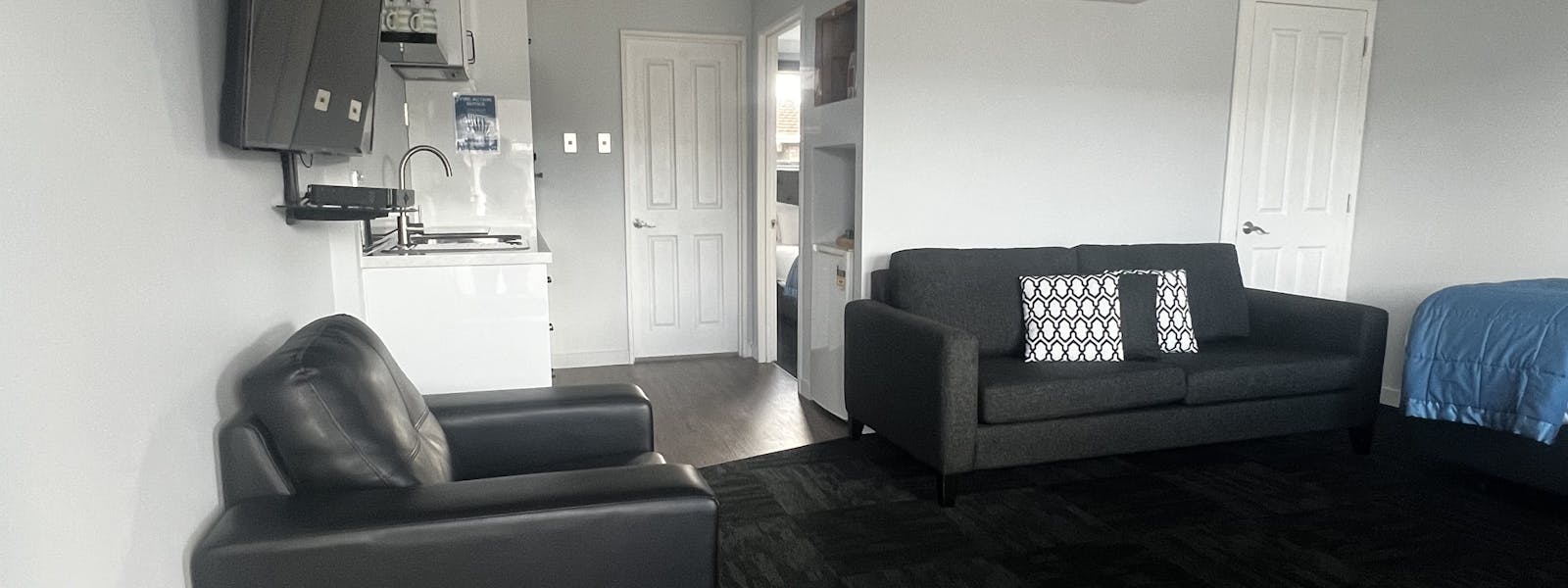 Executive Room lounge / kitchen