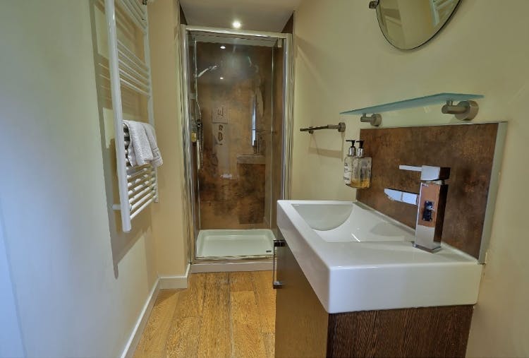 Ensuite Shower Room - Riverside Lodges in Ripon