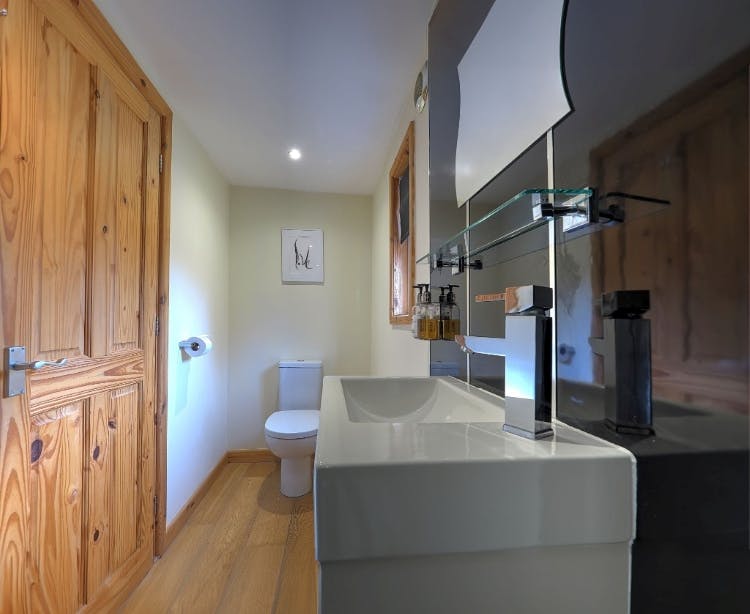 Ensuite Shower Room - Riverside Lodges in Ripon