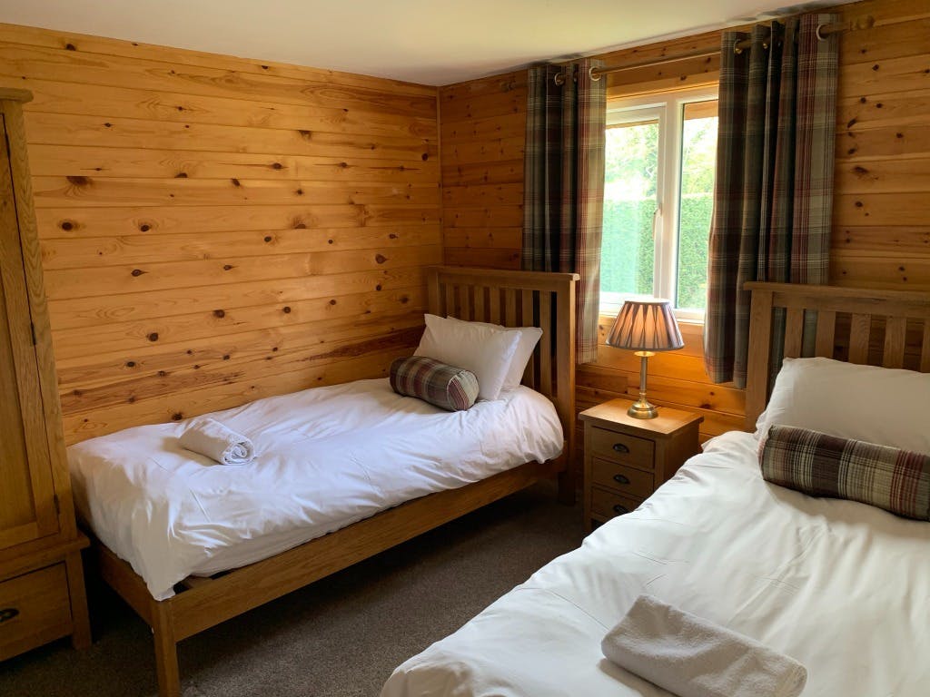 Twin Bedroom - Riverside Lodges in Ripon