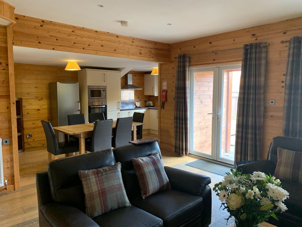 Kitchen and Dining Area, Cathedral Lodge at Riverside Lodges in Ripon