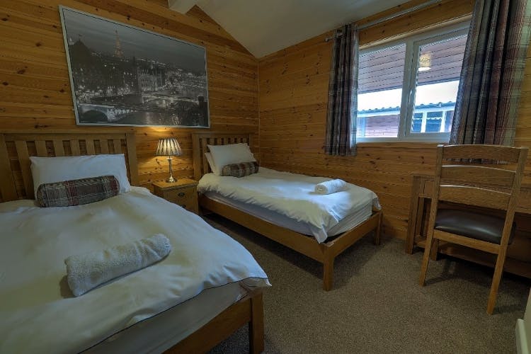 Twin Bedroom - Riverside Lodges in Ripon