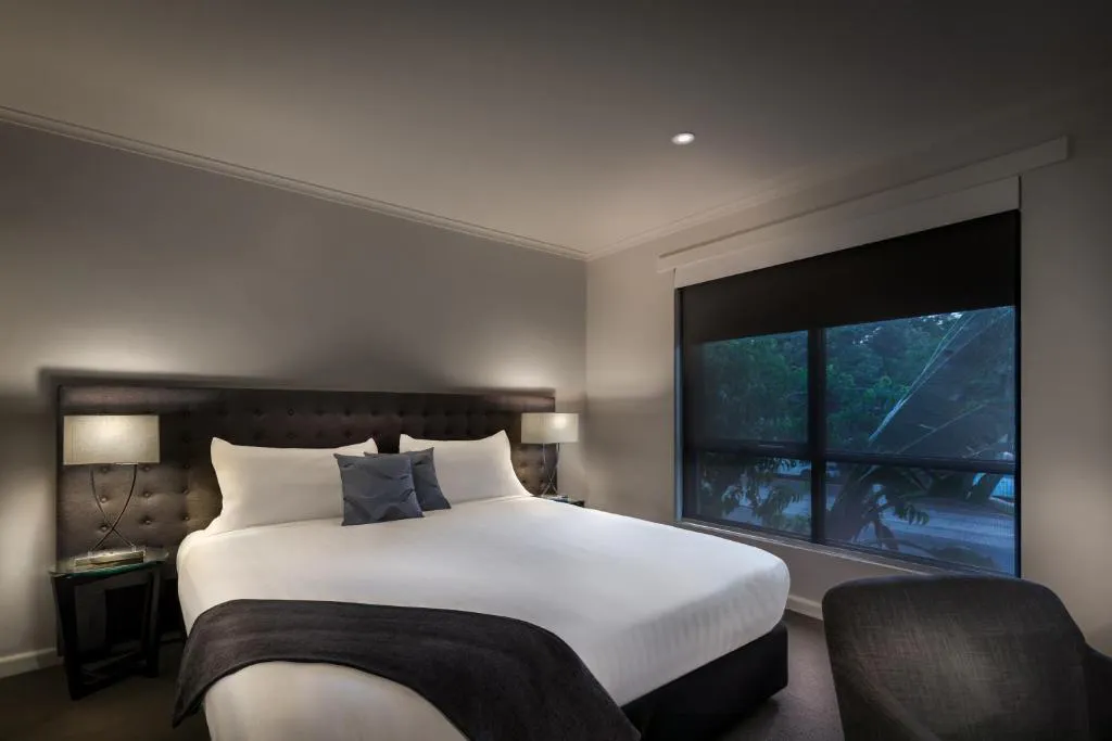 2 BEDROOMS MASTER