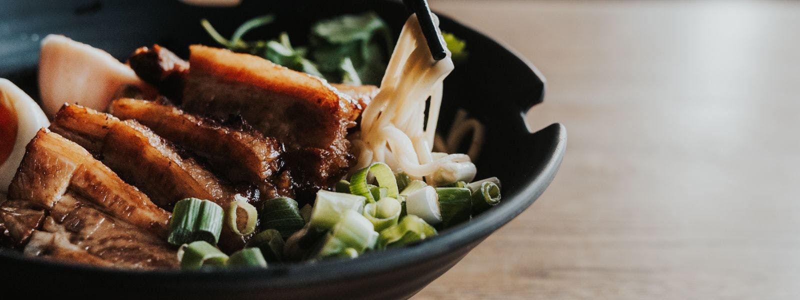 A bowl of delicious food with a mix of meat and vegetables, creating a mouthwatering and nutritious meal.