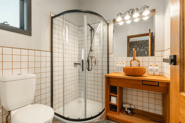 Birchtree Bower bathroom 2nd photo