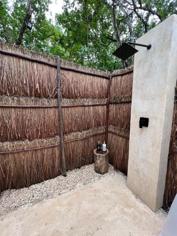 Ducha al exterior Outdoor shower
