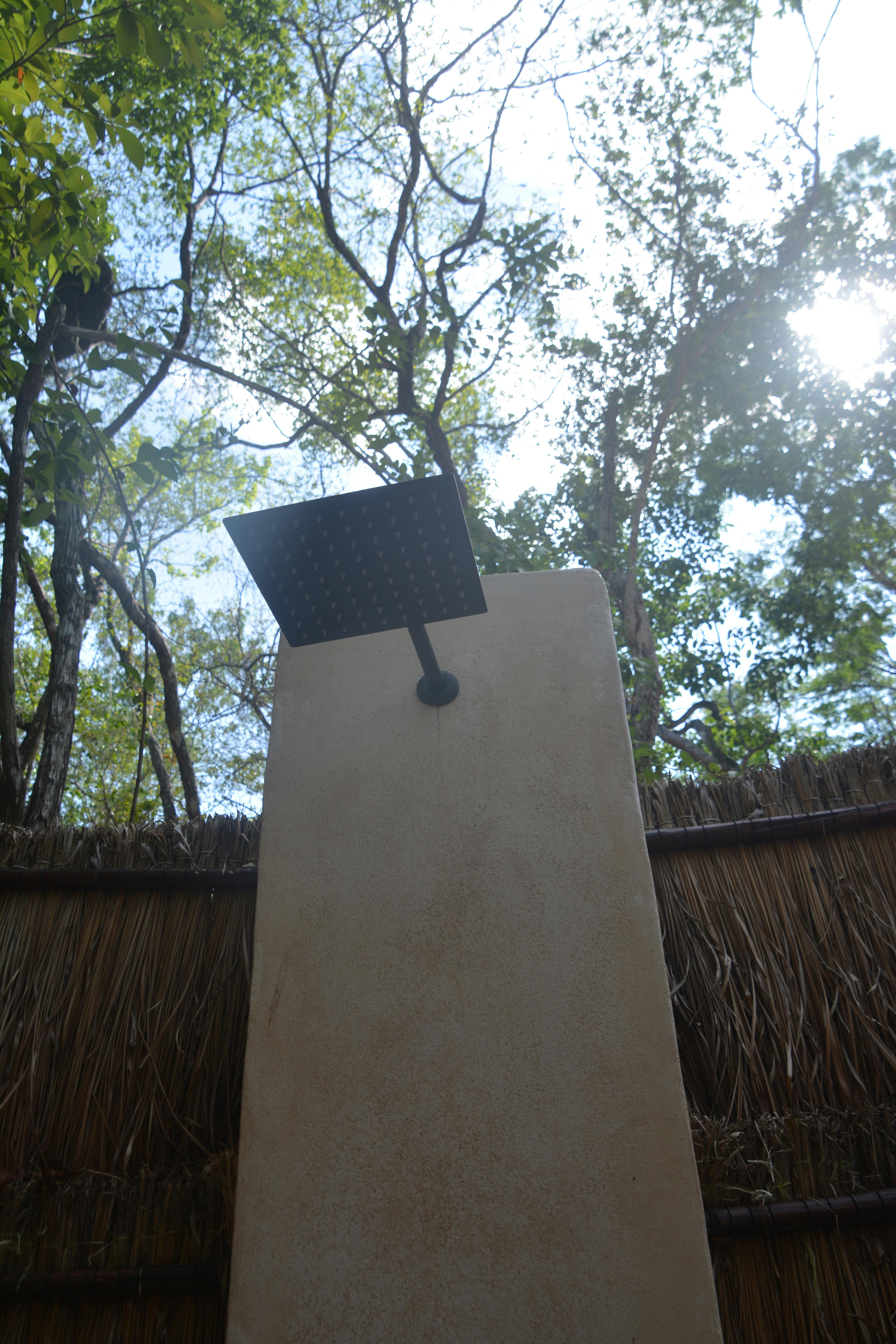 Ducha al exterior Outdoor shower