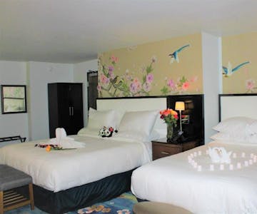 Spacious room with one king bed and one XL bed, featuring a massage bathtub and separate shower – Wang Shi China Palace OKC