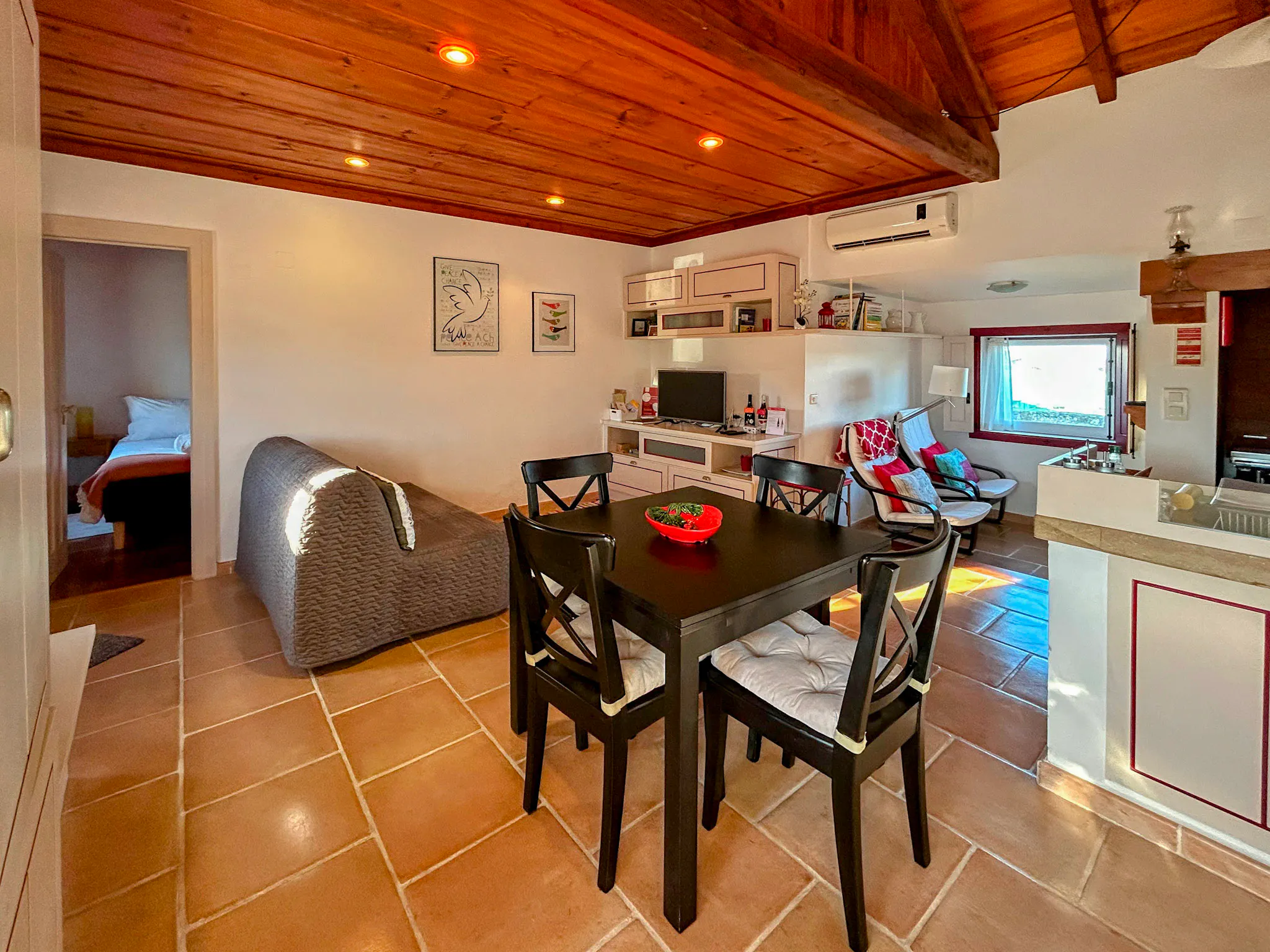 Casa Vermelha - Sala e sofá-cama