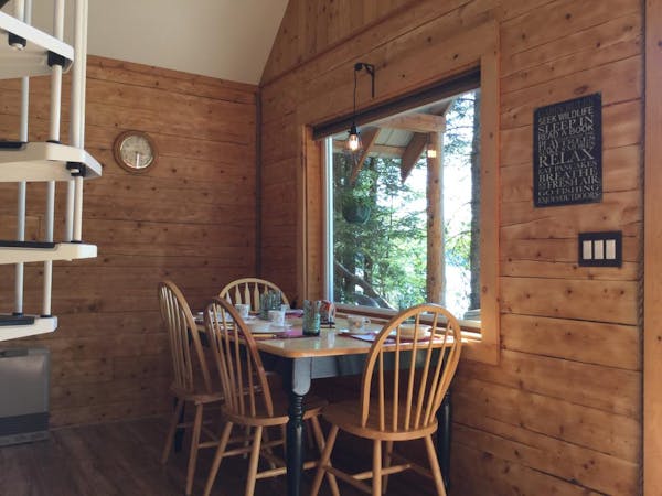 Lakeview Cabin dinning area