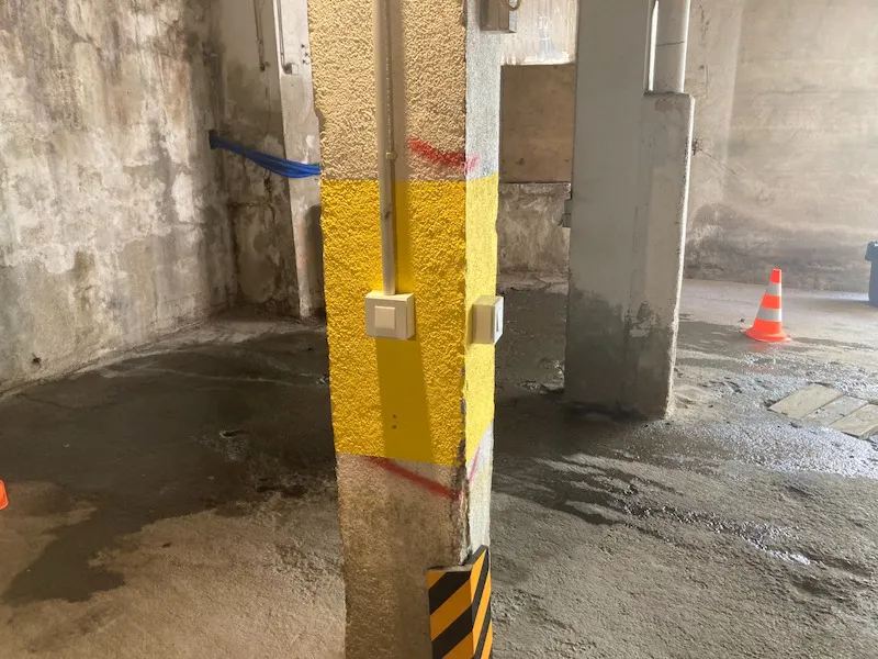 Bouton pour ouvrir le garage des appartements de collioure depuis l'interieur