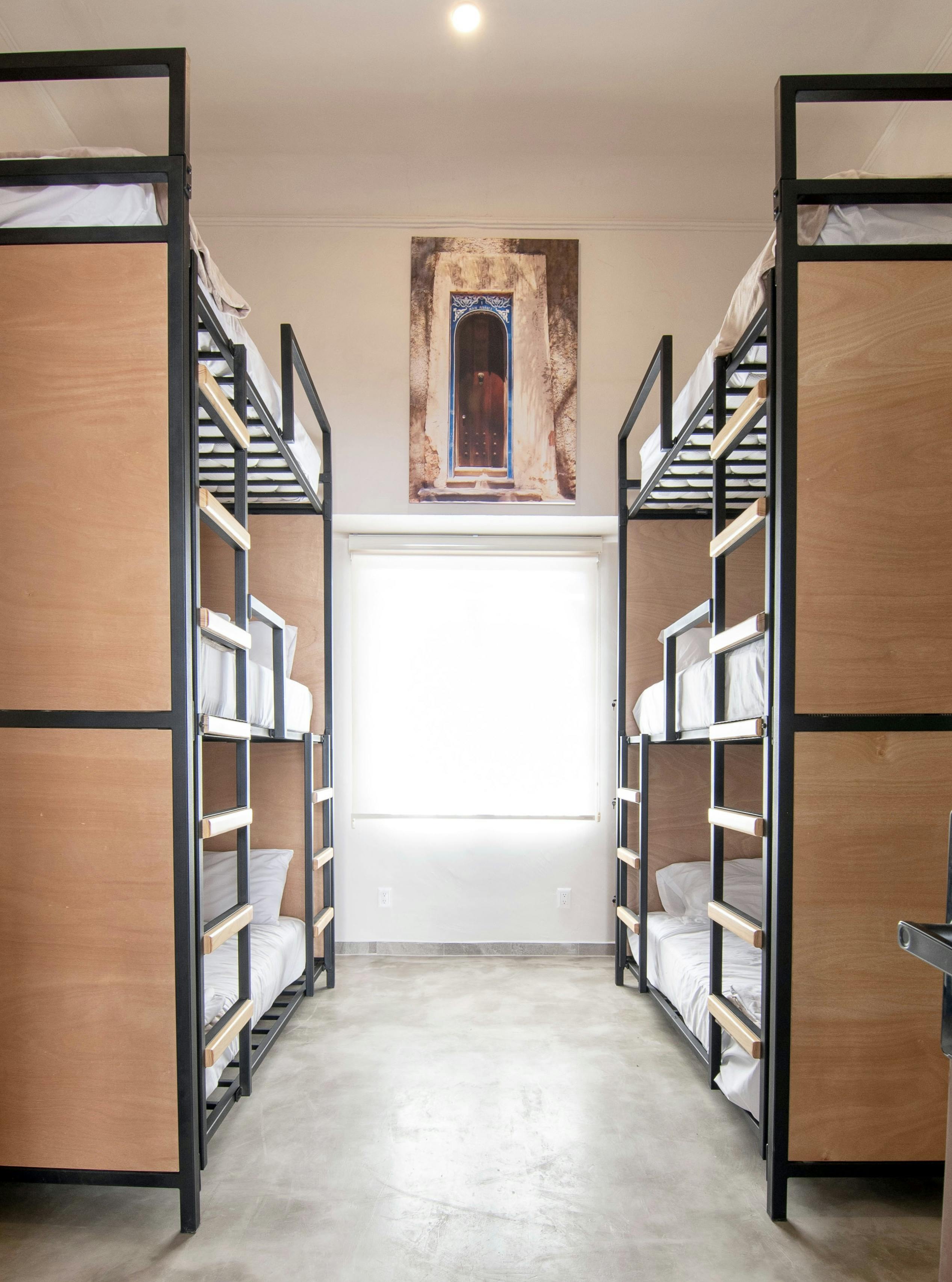 Mixed Shared Room 6 Beds Shared Bathroom