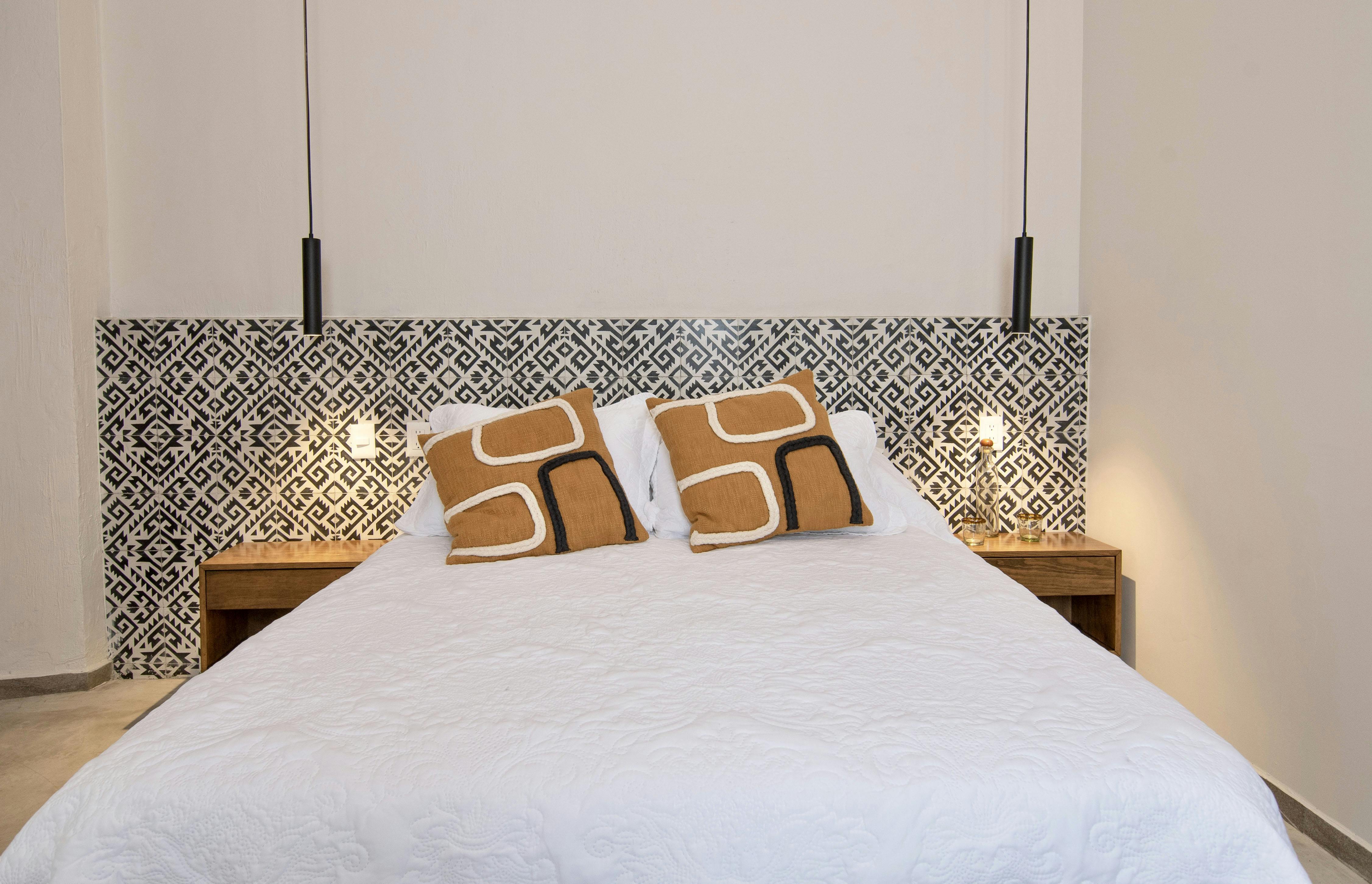 Private Room Queen Bed Private Bathroom