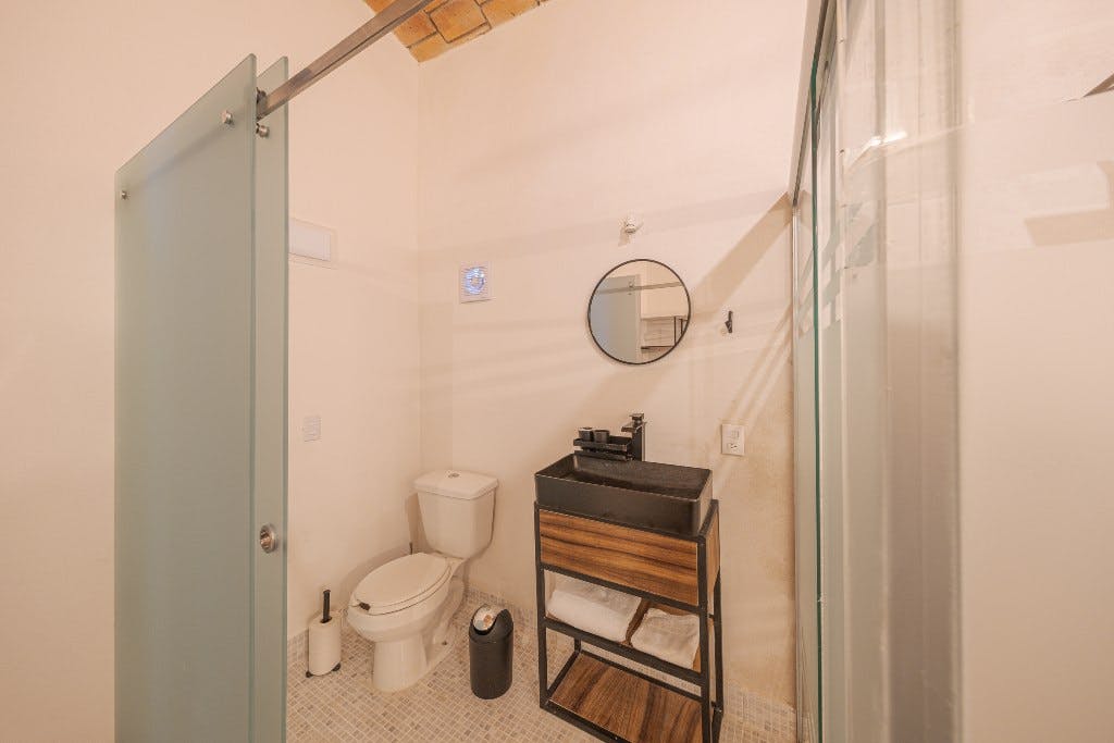 Habitación con cama grande