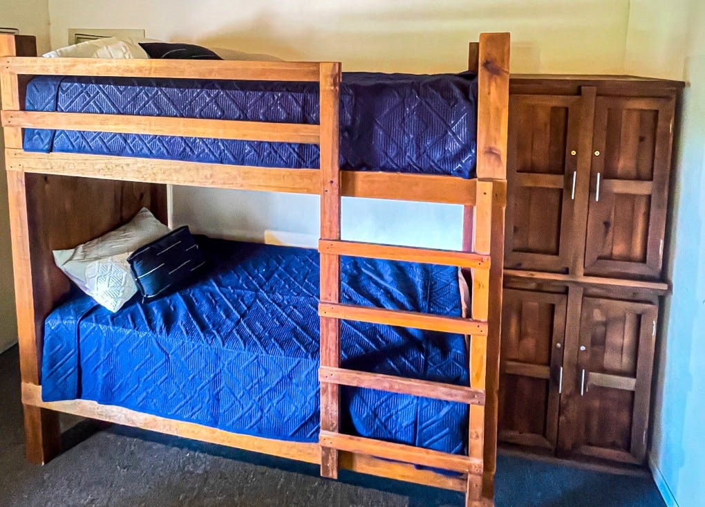 1 Cama en habitación femenina compartida de 4 camas