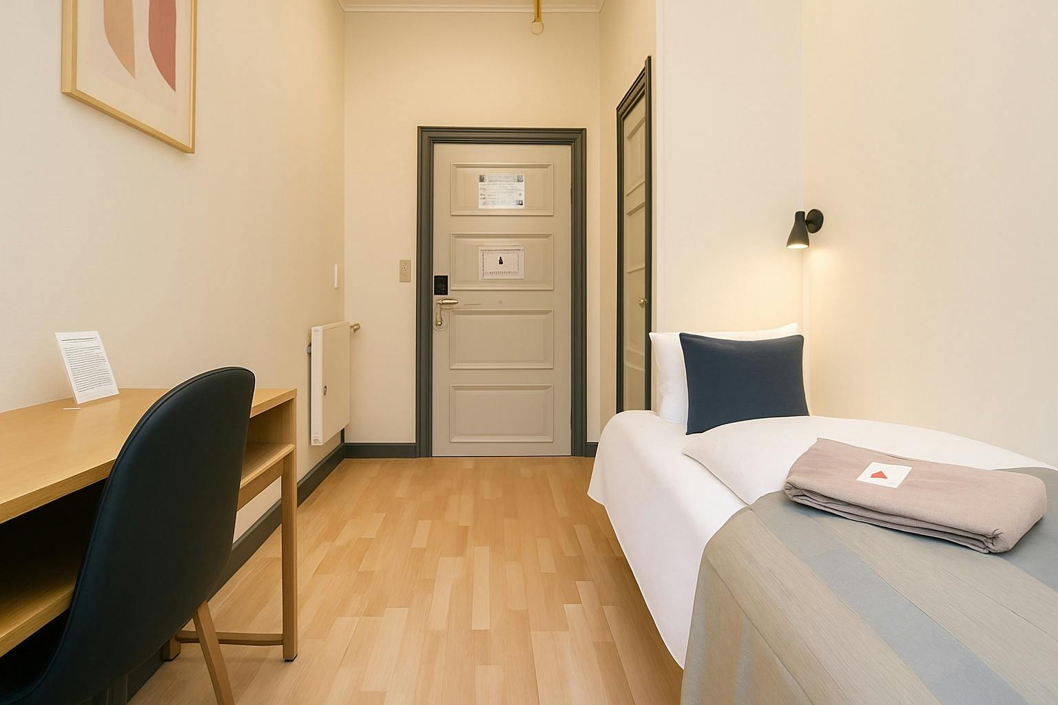 Hotel Amager single room with workspace desk and natural light, Copenhagen direct booking offer