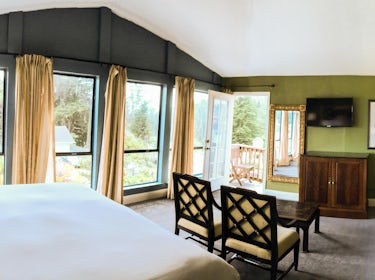 California king bed, pillow, comfortable bed, sleep, bodega bay inn 1